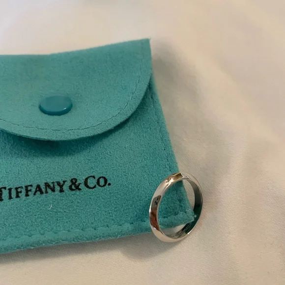 Tiffany&Co. Platinum Tiffany Wedding Band - Picture 7 of 11